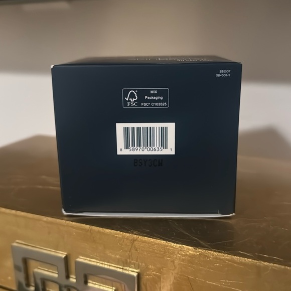 Alpharet Exfoliating Pads By SKINBETTER Science - Picture 4 of 4